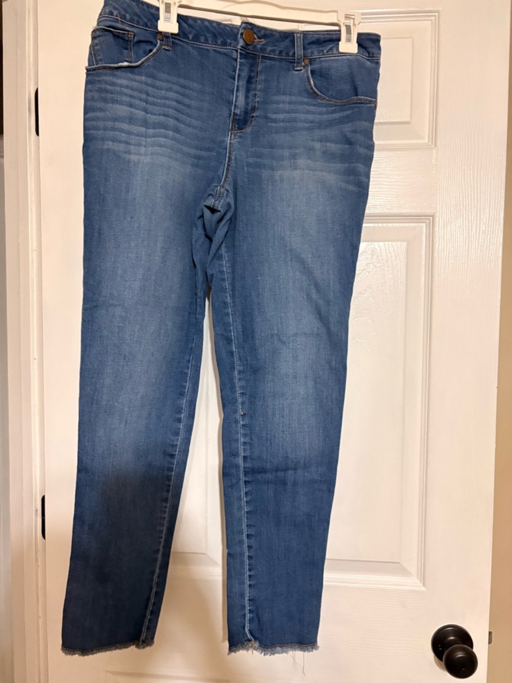 1822 Denim Women's Skinny Jeans in Medium Blue Wash